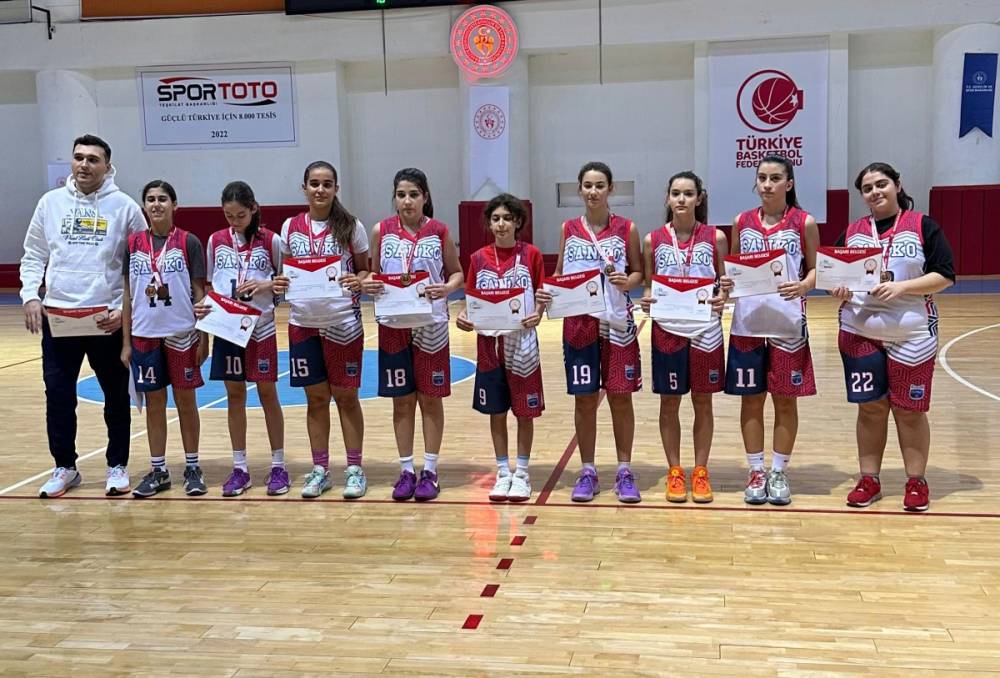 SANKO okulları basketbolda şampiyon oldu 