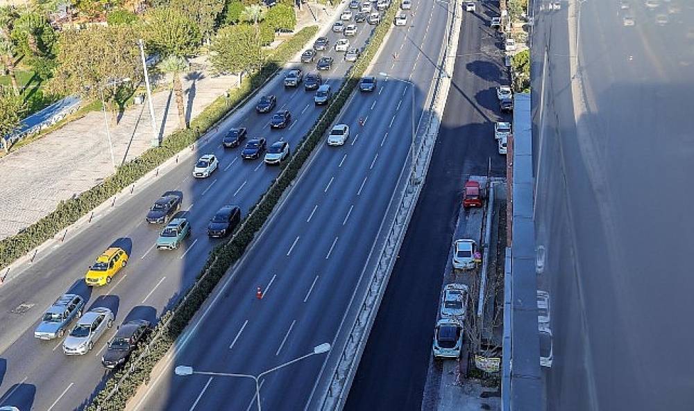 Bayraklı'da yol ve köprü yenileme çalışmaları sürüyor