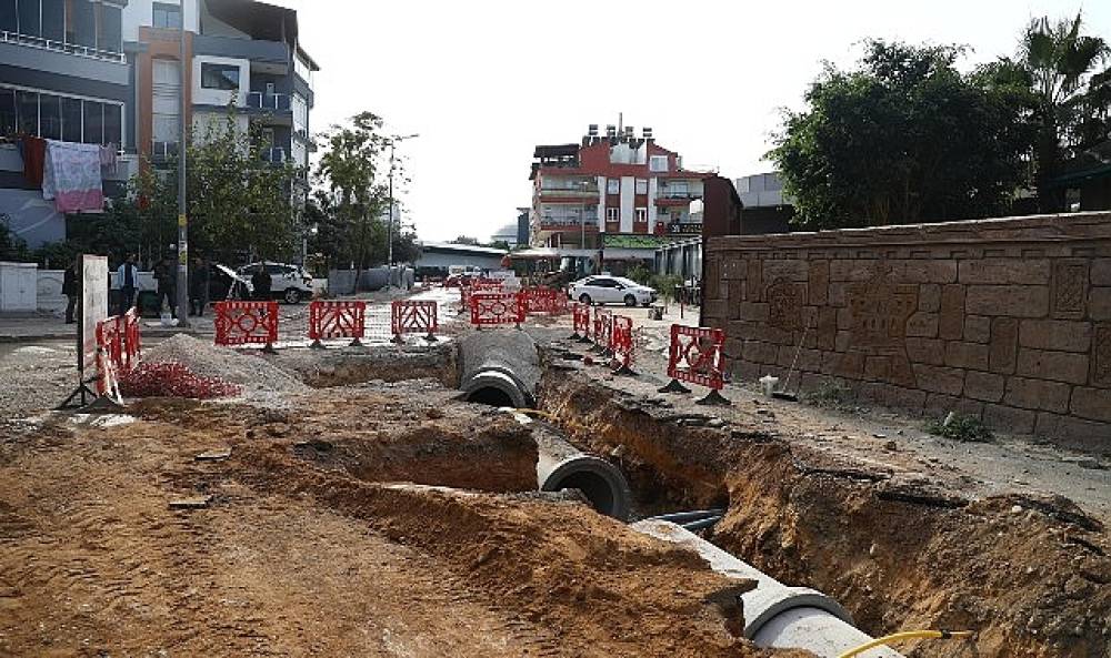 Konyaaltı Pınarbaşı Mahallesi'nin yağmur suyu sorunu çözülüyor