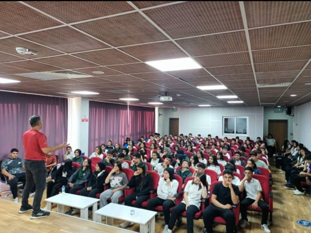 Adıyaman’da polis ‘Gençlik ve Güvenli Gelecek Projesi’ ile öğrencileri bilgilendiriyor 