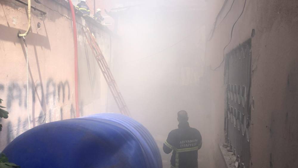 Adıyaman'da metruk evde çıkan yangın paniğe neden oldu 