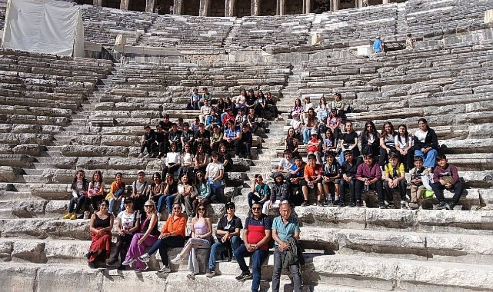 Antalya Büyükşehir'den Cumhuriyet Haftasında Çocuklara Aspendos-Side Tanıtım Gezisi  