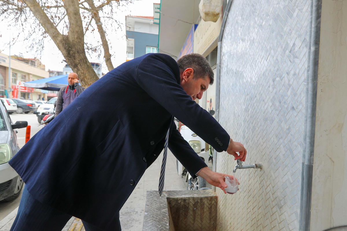    Başkan Ercengiz, Çeşmeden Su İçti 