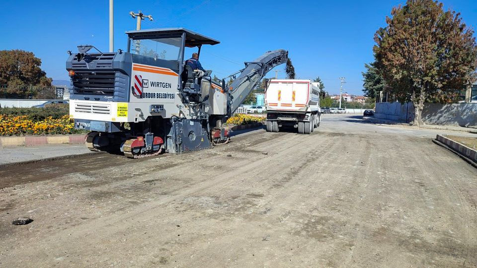 Burdur Belediyesi Asfalt Çalışmalarına Başladı