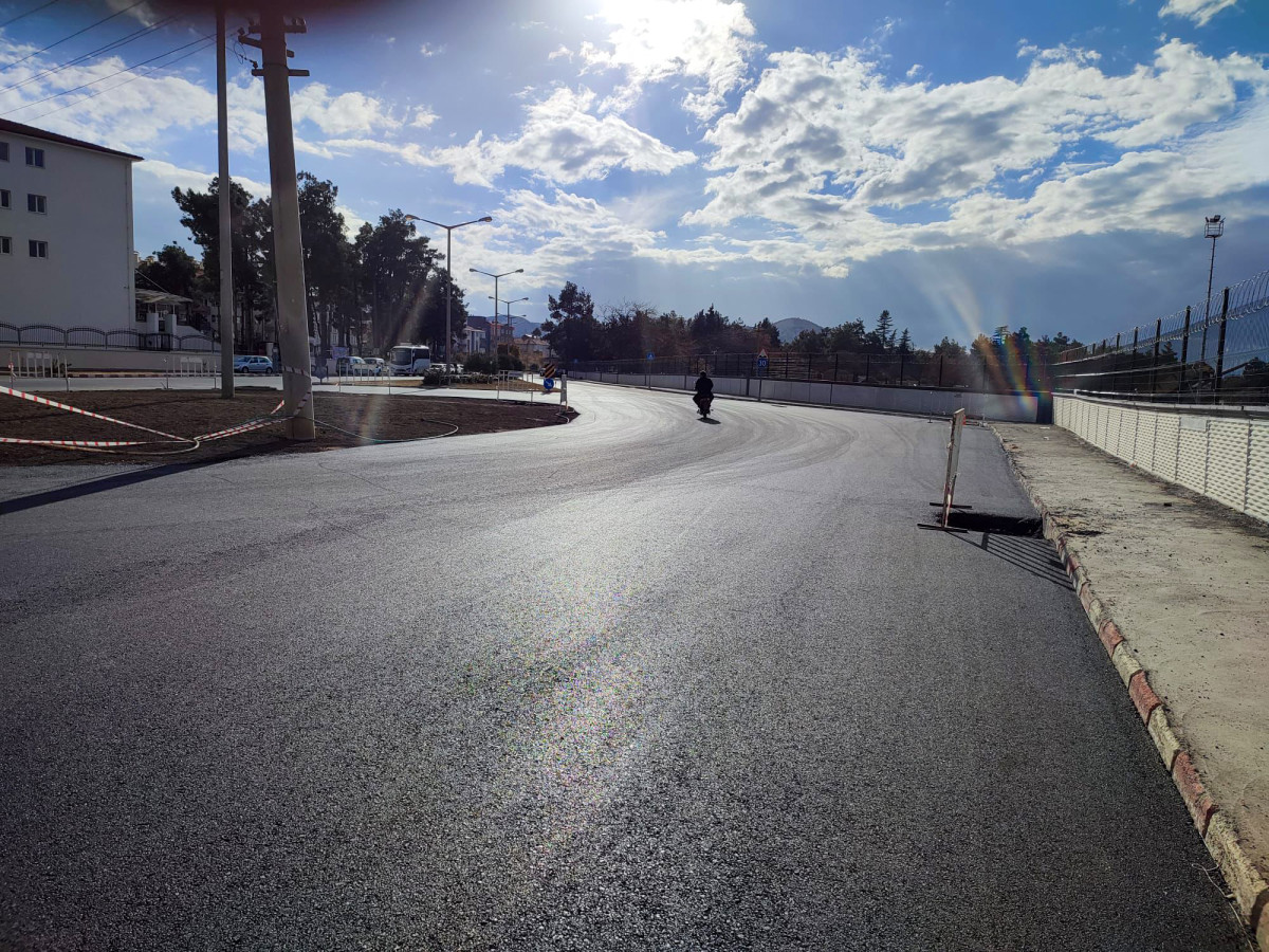 Burdur Belediyesi Asfaltlama Çalışmalarını Sürdürüyor