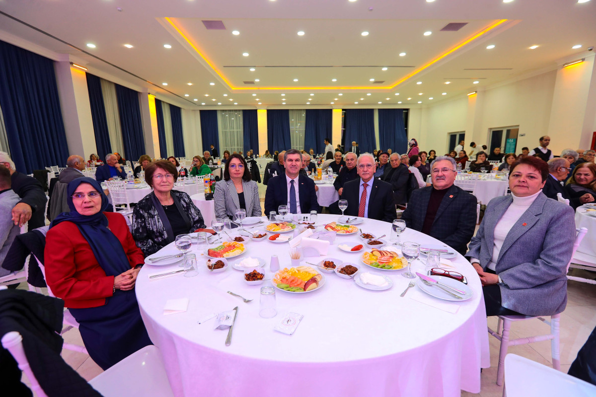 Burdur Belediyesi’nden Emekli Öğretmenlere Özel Yemek