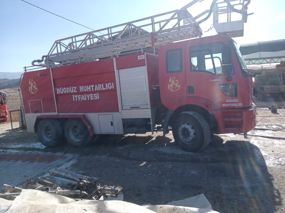 Burdur Bereket Köyü'nde Çatı Katı Yangını Paniğe Yol Açtı