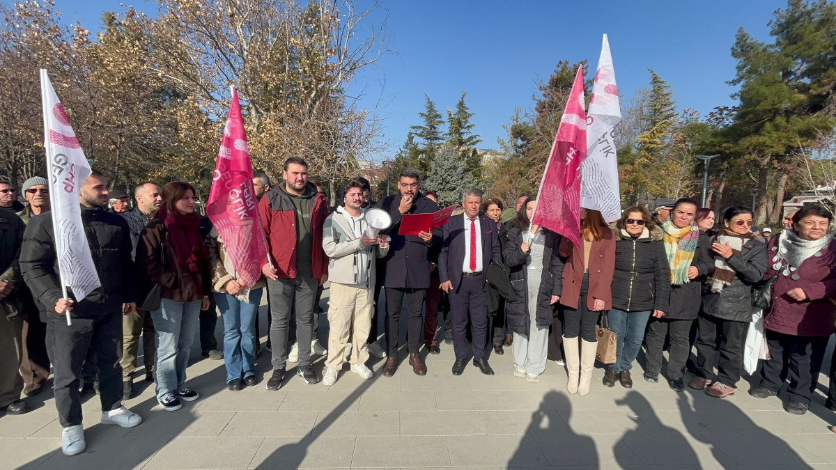 Burdur CHP Gençlik Kolları, 2025 Bütçesine Tepki Gösterdi: 