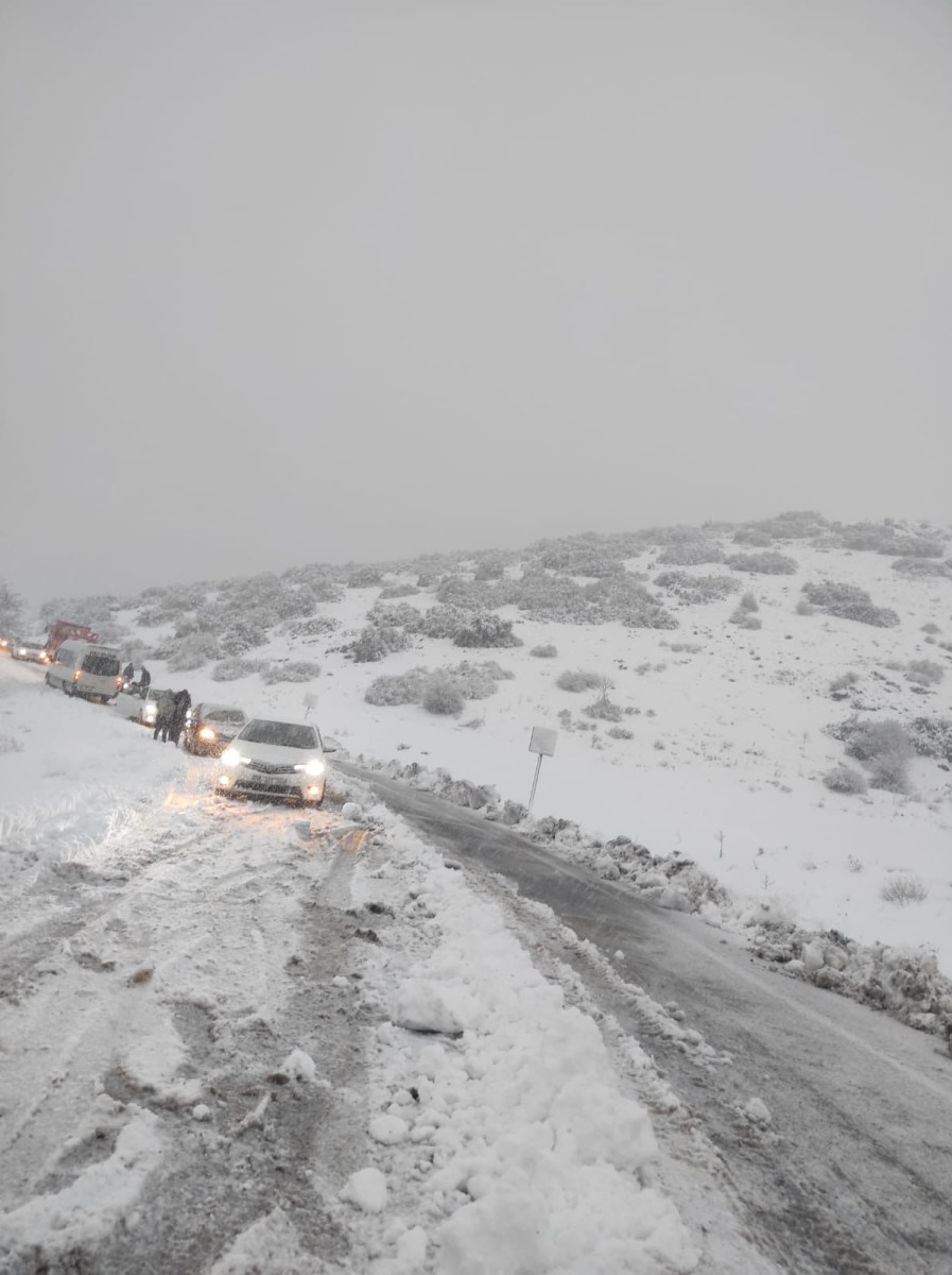 Burdur’da Kar Yağışı Başladı: Çatak Beli Kapandı